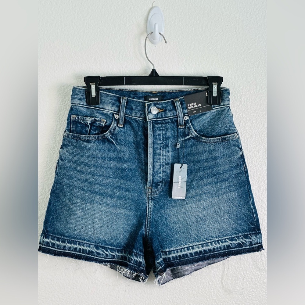 Express Super High Rise 3” Inseam Short Size 4 - Picture 3 of 8